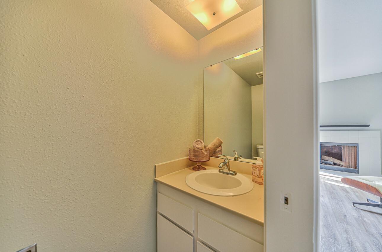 Detail Gallery Image 12 of 30 For 189 San Pablo Ct #2,  Marina,  CA 93933 - 3 Beds | 1/1 Baths