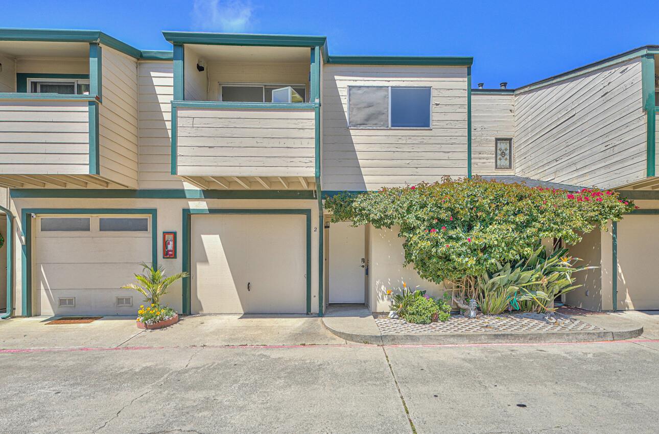 Detail Gallery Image 2 of 30 For 189 San Pablo Ct #2,  Marina,  CA 93933 - 3 Beds | 1/1 Baths