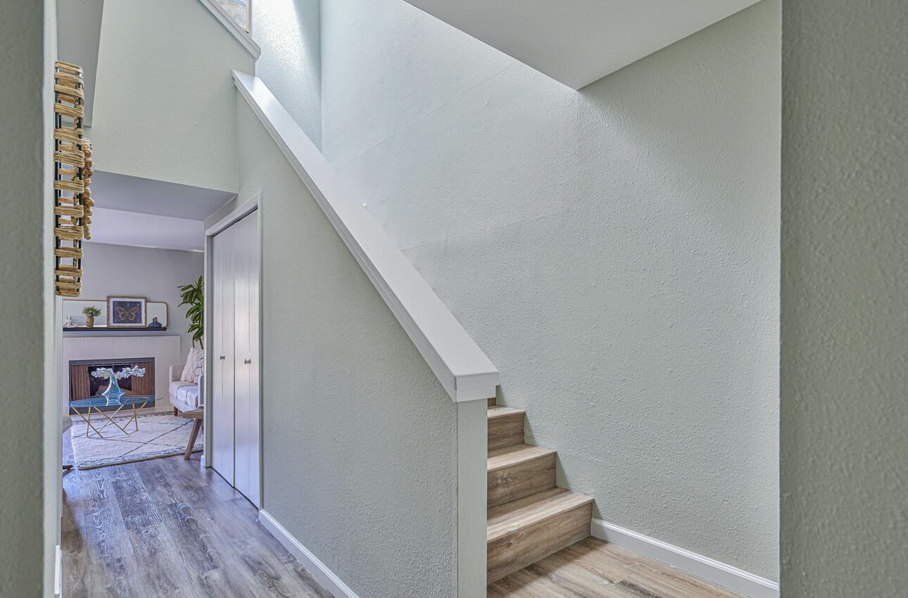 Detail Gallery Image 3 of 30 For 189 San Pablo Ct #2,  Marina,  CA 93933 - 3 Beds | 1/1 Baths