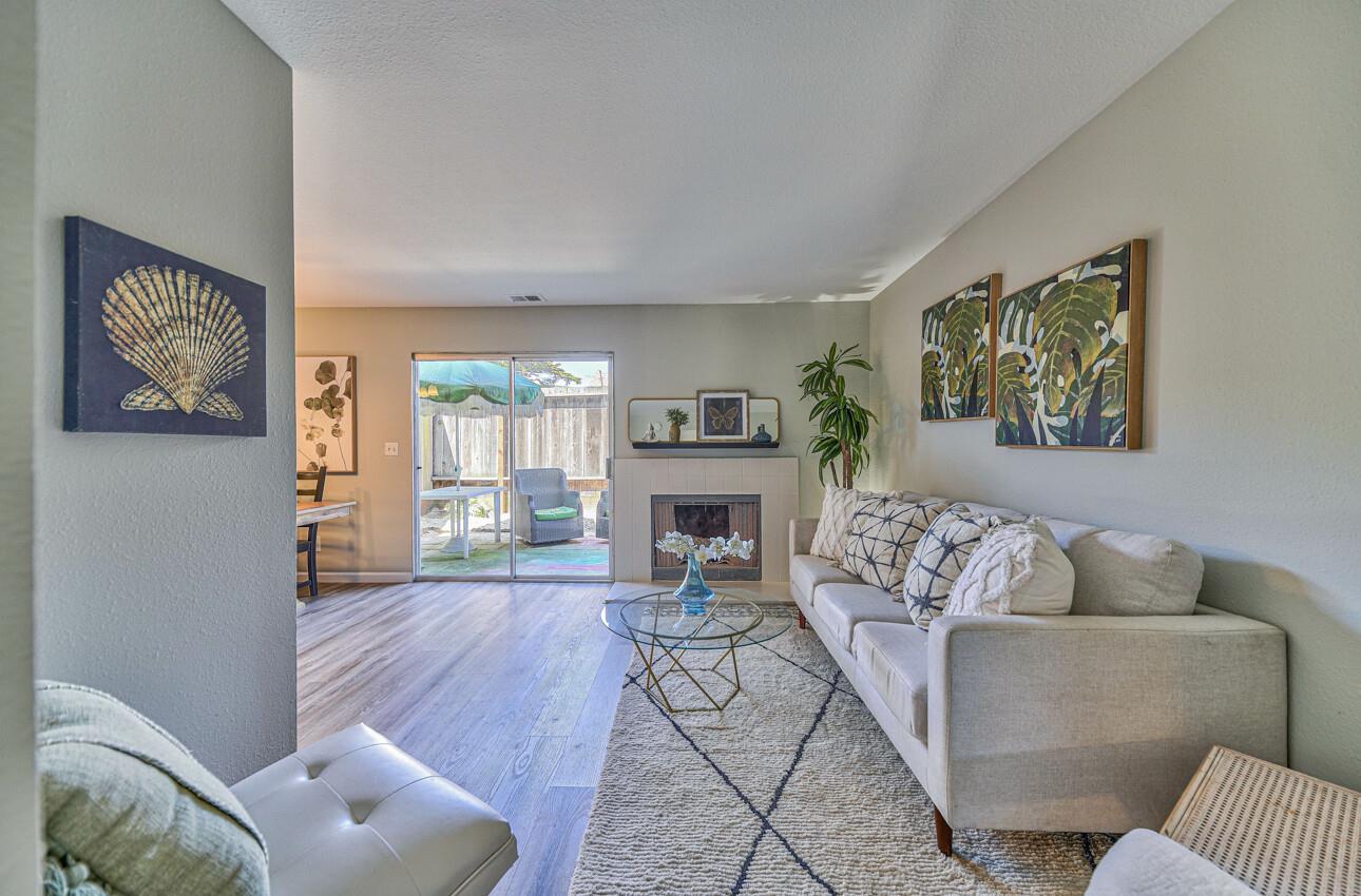Detail Gallery Image 4 of 30 For 189 San Pablo Ct #2,  Marina,  CA 93933 - 3 Beds | 1/1 Baths