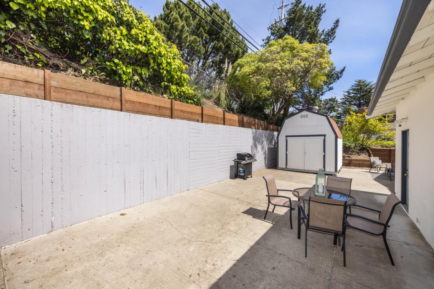 Detail Gallery Image 22 of 28 For 2100 Valleywood Dr, San Bruno,  CA 94066 - 3 Beds | 2 Baths