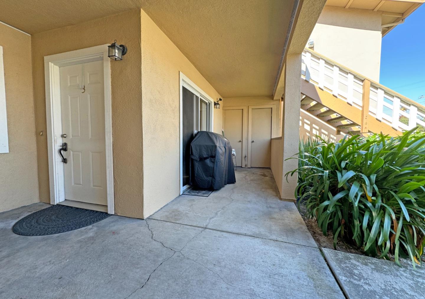 Detail Gallery Image 4 of 28 For 1055 Padre Dr #3,  Salinas,  CA 93901 - 2 Beds | 1 Baths