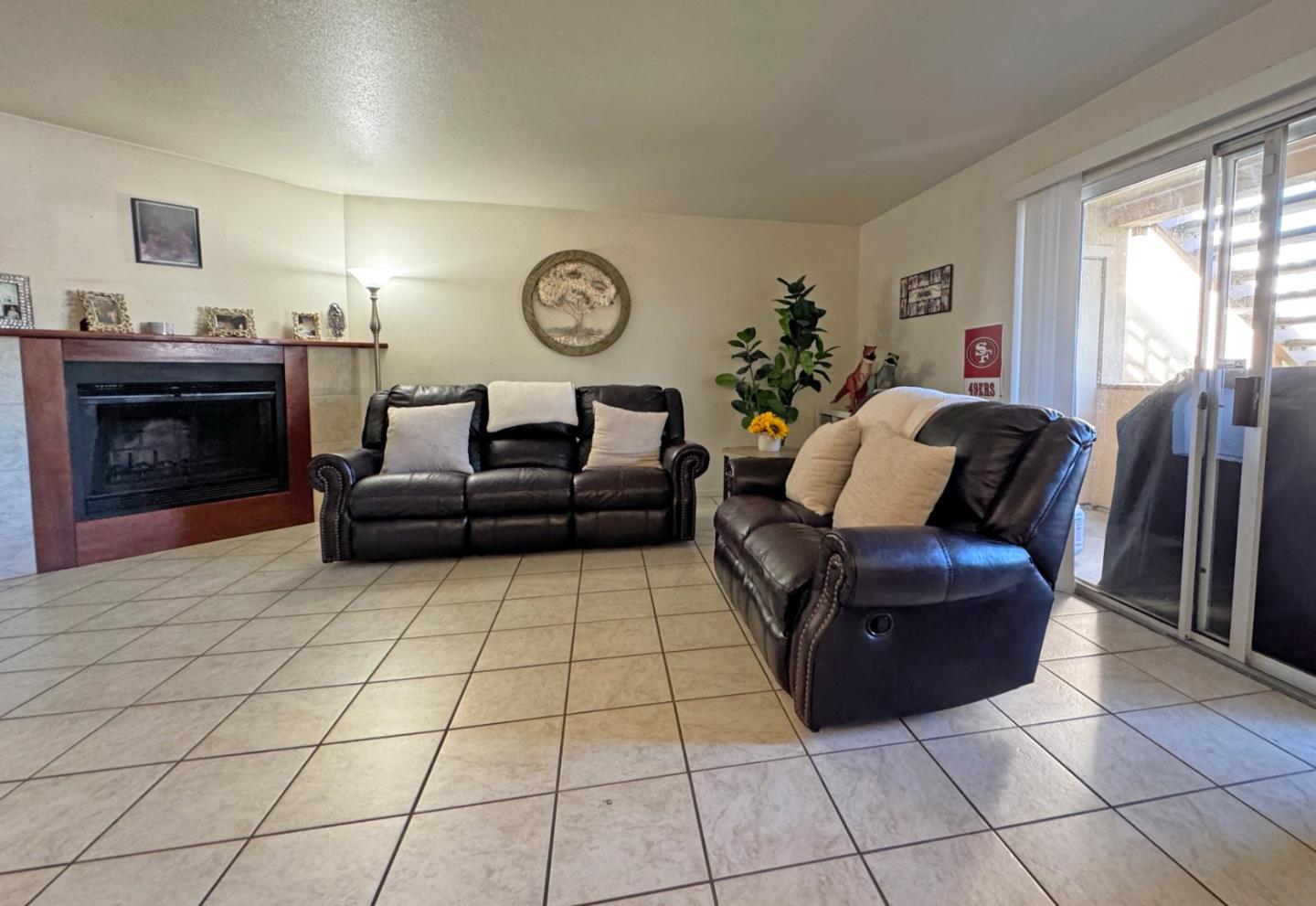 Detail Gallery Image 9 of 28 For 1055 Padre Dr #3,  Salinas,  CA 93901 - 2 Beds | 1 Baths