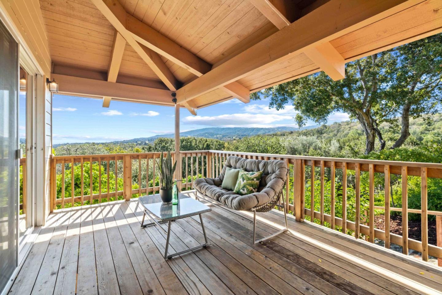 Detail Gallery Image 26 of 37 For 100 Alamos Rd, Portola Valley,  CA 94028 - 4 Beds | 3 Baths