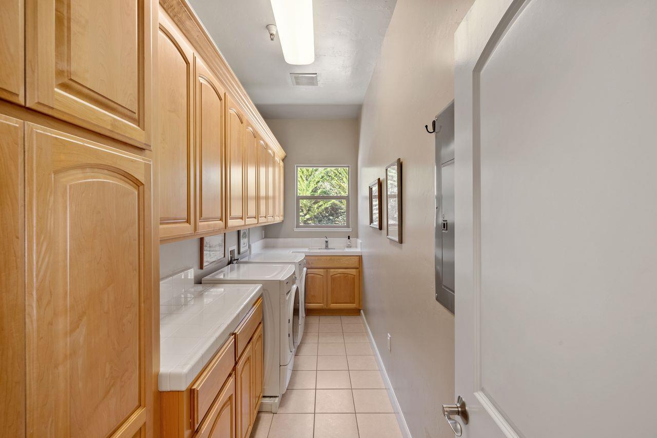 Detail Gallery Image 14 of 32 For 7105 Azzelio Ct, Salinas,  CA 93907 - 3 Beds | 2/1 Baths
