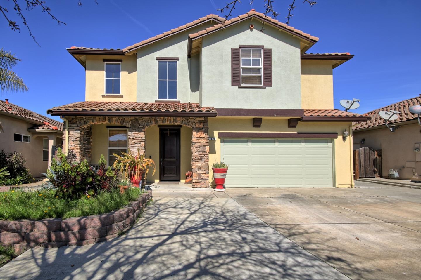 Detail Gallery Image 5 of 34 For 1624 Piazza Dr, Salinas,  CA 93905 - 5 Beds | 2/1 Baths