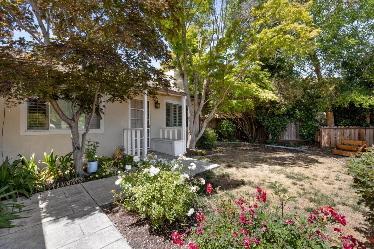Detail Gallery Image 4 of 21 For 3172 Morris Dr, Palo Alto,  CA 94303 - 3 Beds | 2 Baths