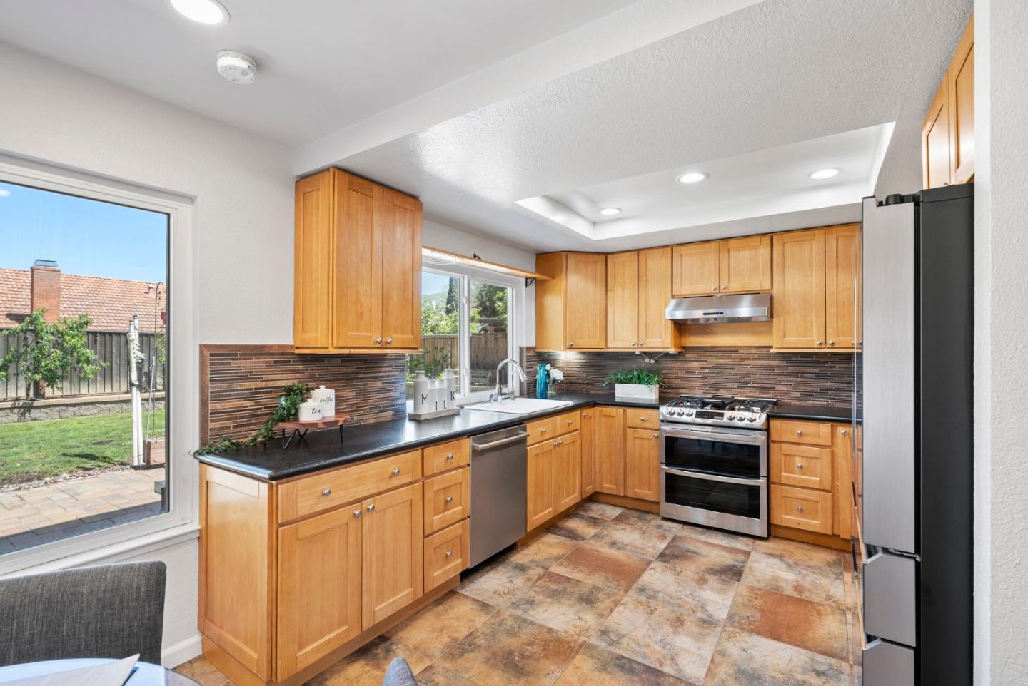 Detail Gallery Image 13 of 46 For 3083 Sulphur Spring Ct, San Jose,  CA 95148 - 4 Beds | 2/1 Baths