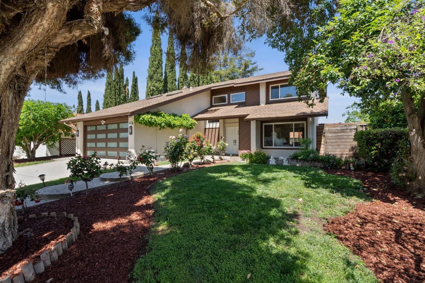 Detail Gallery Image 4 of 46 For 3083 Sulphur Spring Ct, San Jose,  CA 95148 - 4 Beds | 2/1 Baths