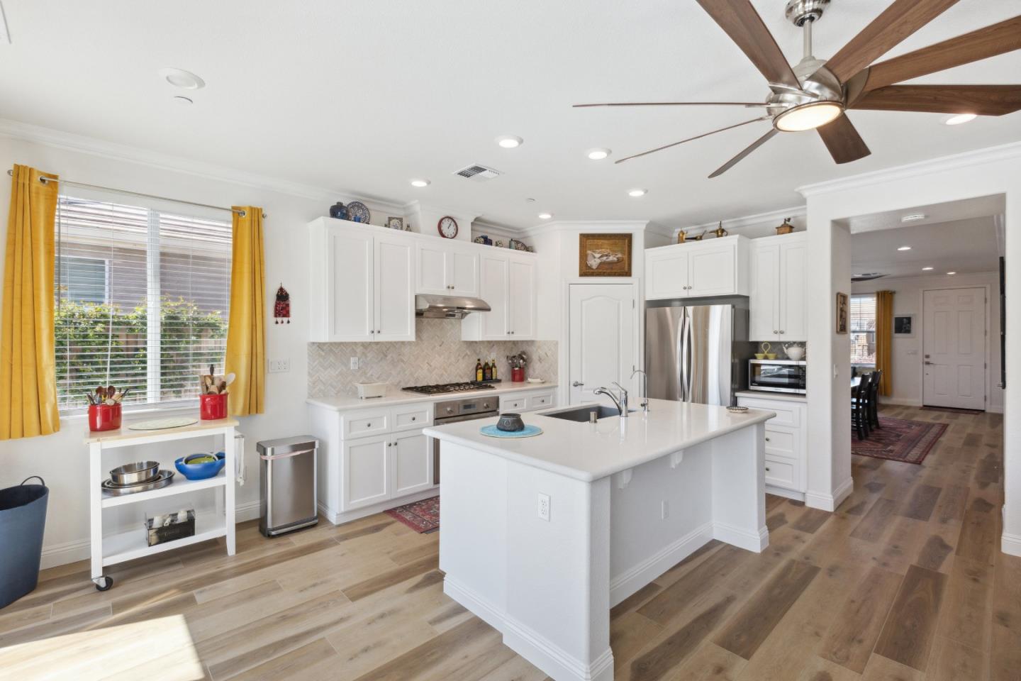Detail Gallery Image 15 of 39 For 1213 Hamilton Dr, Hollister,  CA 95023 - 3 Beds | 2 Baths