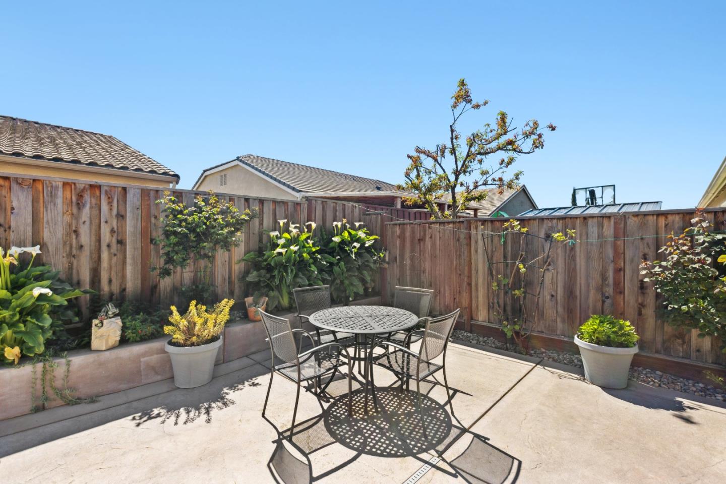Detail Gallery Image 33 of 39 For 1213 Hamilton Dr, Hollister,  CA 95023 - 3 Beds | 2 Baths