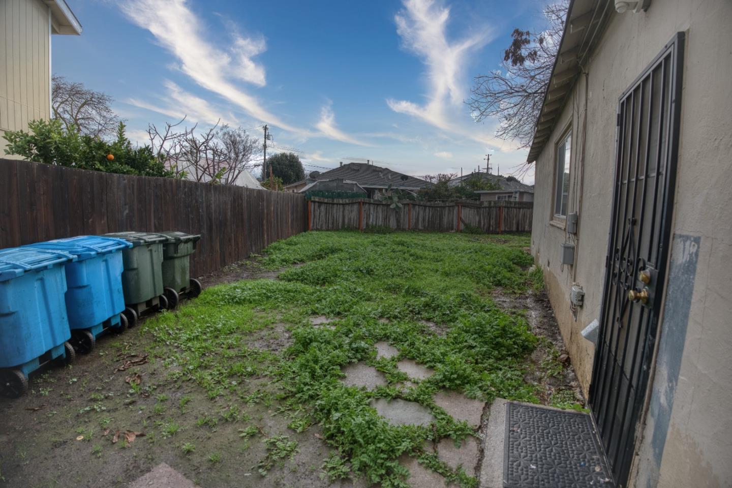 Detail Gallery Image 11 of 18 For 3 Gardenia Ct, East Palo Alto,  CA 94303 - 5 Beds | 2 Baths