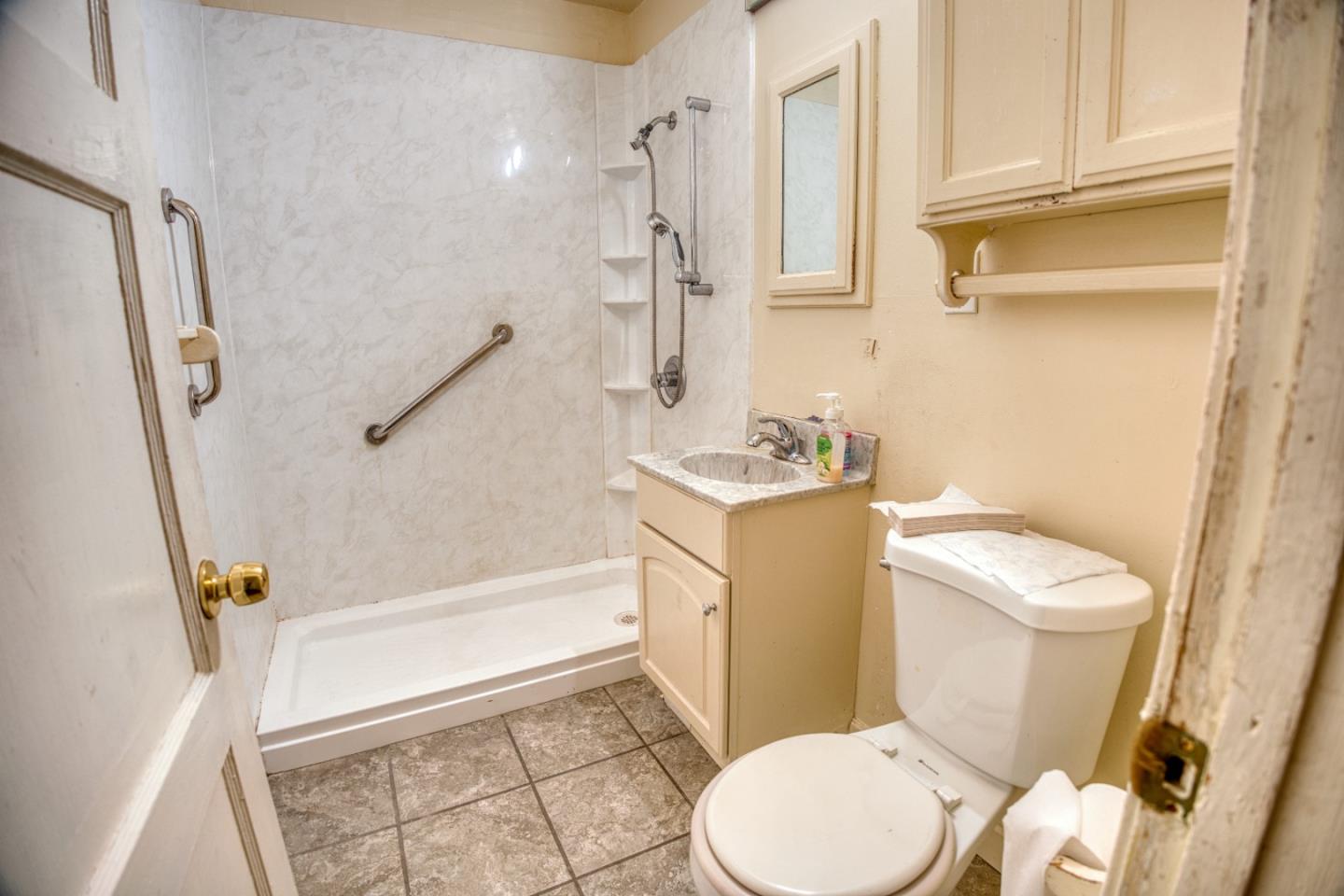 Detail Gallery Image 17 of 18 For 3 Gardenia Ct, East Palo Alto,  CA 94303 - 5 Beds | 2 Baths