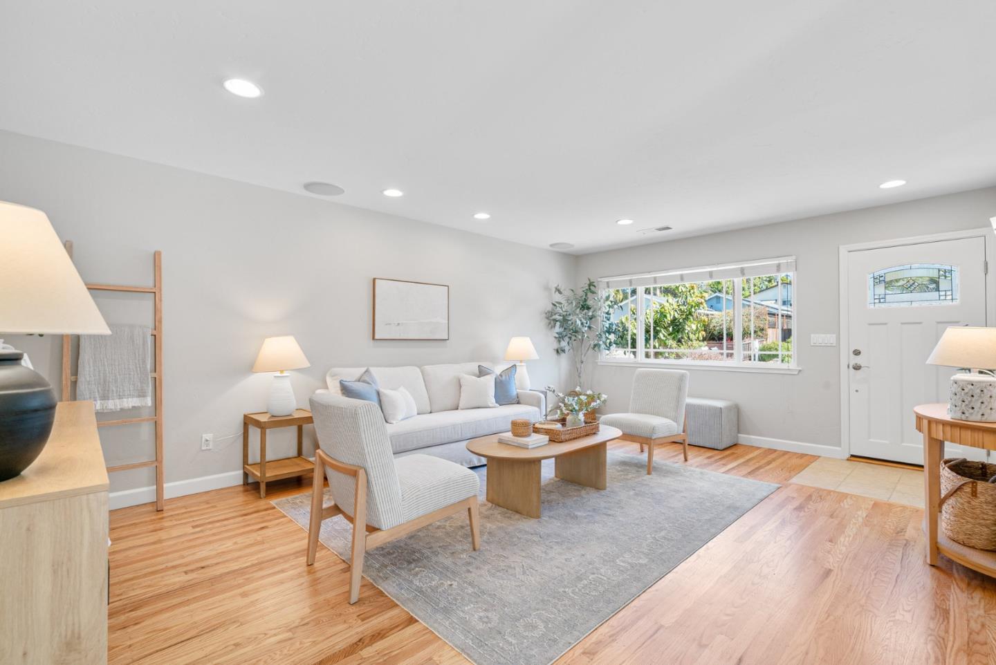 Detail Gallery Image 13 of 53 For 811 Laurence Ave, Capitola,  CA 95010 - 3 Beds | 2 Baths