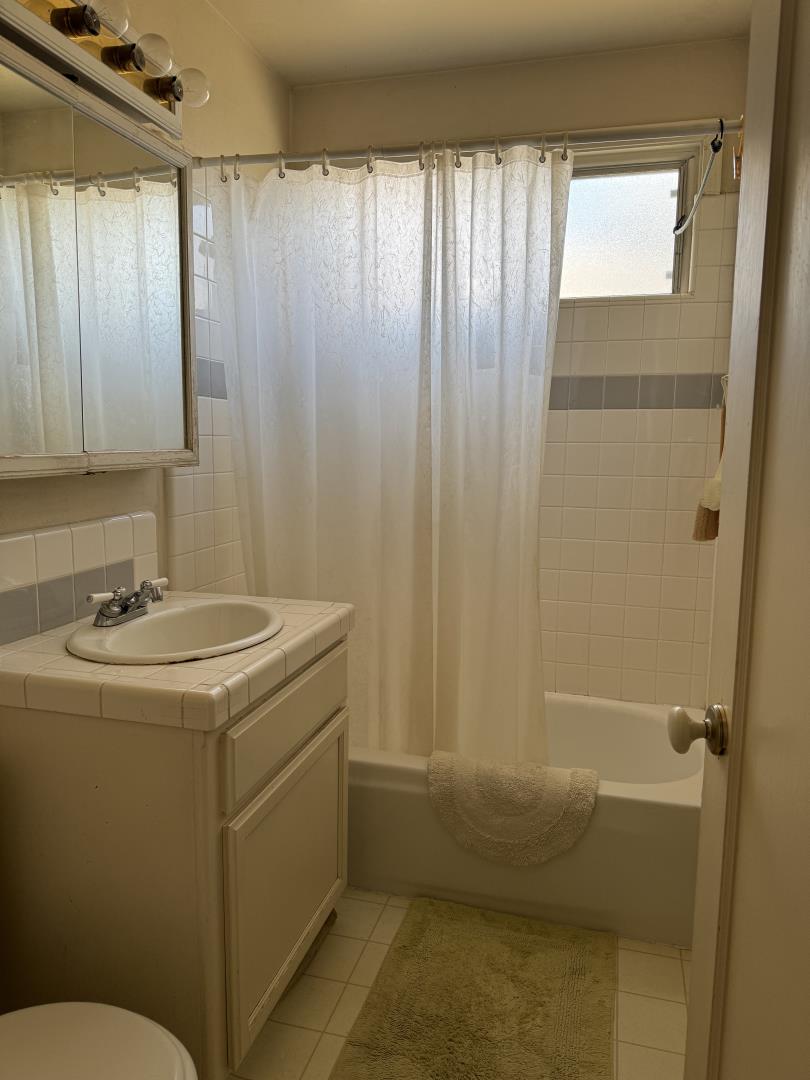 Detail Gallery Image 9 of 14 For 171 Santa Rosa Ave, Mountain View,  CA 94043 - 2 Beds | 1 Baths
