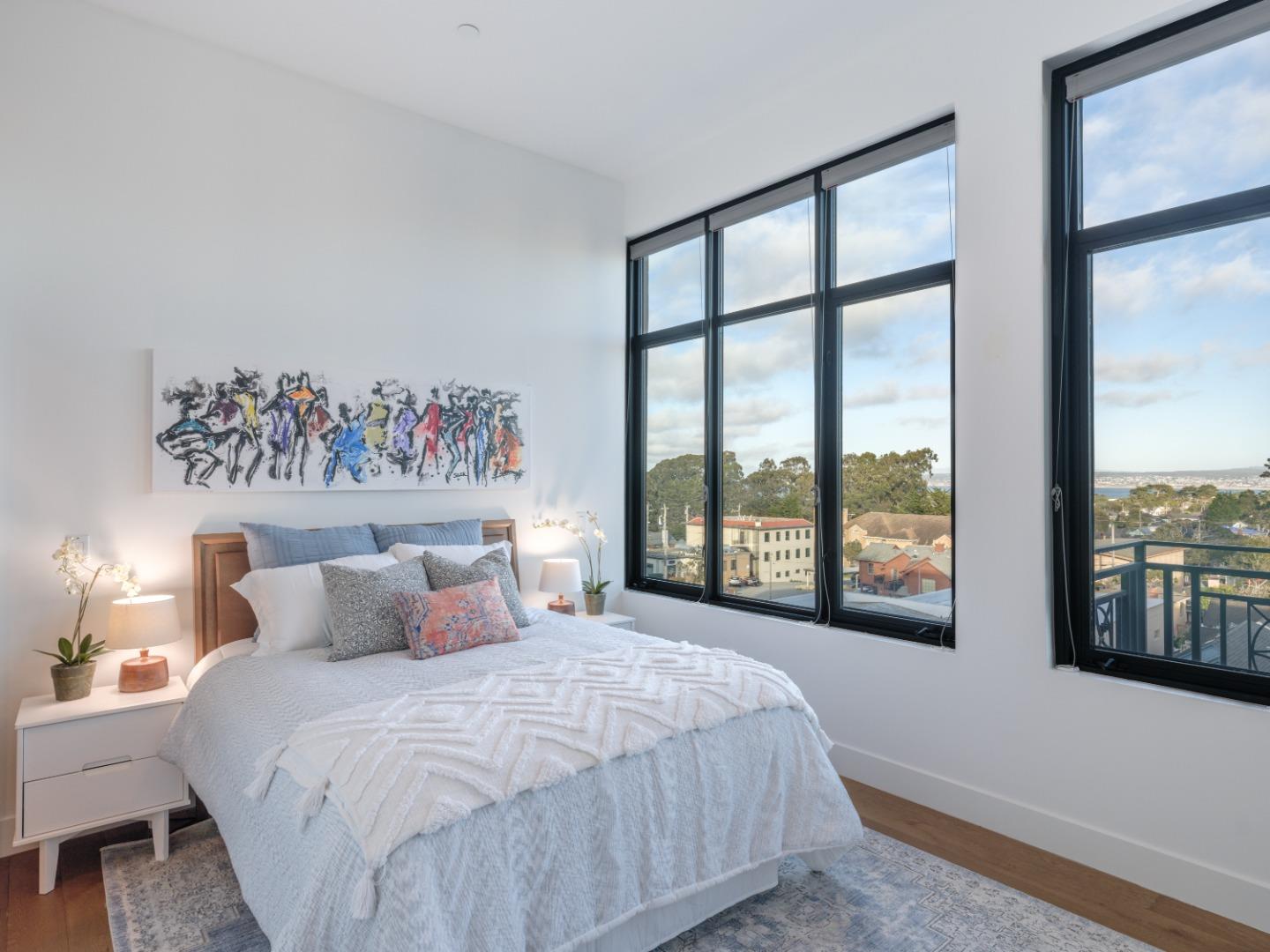 Detail Gallery Image 9 of 17 For 542 Lighthouse Ave #302,  Pacific Grove,  CA 93950 - 2 Beds | 2/1 Baths