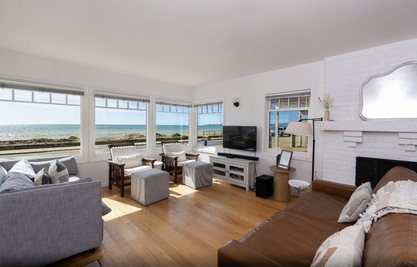 Detail Gallery Image 6 of 27 For 325 Beach Dr, Aptos,  CA 95003 - 4 Beds | 2/1 Baths