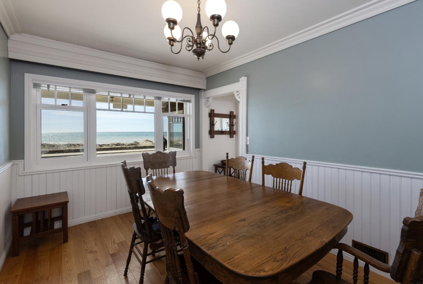 Detail Gallery Image 8 of 27 For 325 Beach Dr, Aptos,  CA 95003 - 4 Beds | 2/1 Baths