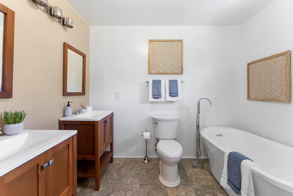 Detail Gallery Image 18 of 39 For 19080 Oak Heights Dr, Salinas,  CA 93907 - 3 Beds | 2 Baths