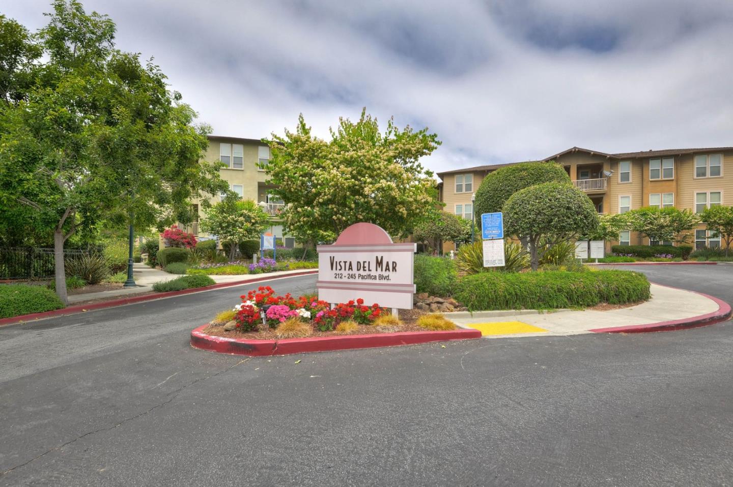 Detail Gallery Image 1 of 1 For 237 Pacifica Blvd #201,  Watsonville,  CA 95076 - 1 Beds | 1 Baths