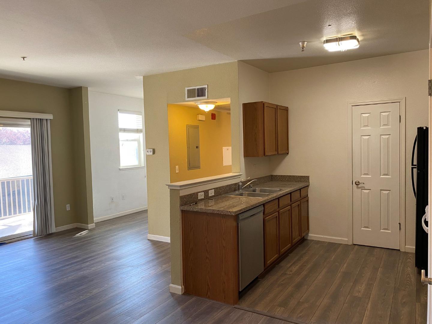 Detail Gallery Image 3 of 7 For 237 Pacifica Blvd #201,  Watsonville,  CA 95076 - 1 Beds | 1 Baths