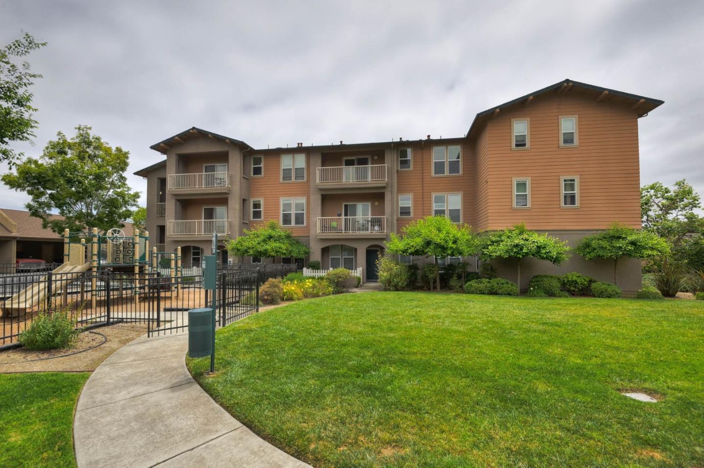 Detail Gallery Image 7 of 7 For 237 Pacifica Blvd #201,  Watsonville,  CA 95076 - 1 Beds | 1 Baths