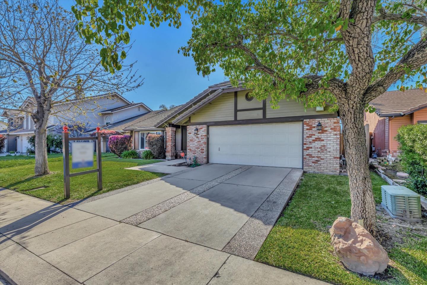 Detail Gallery Image 2 of 38 For 3921 Alessandro Ln, Modesto,  CA 95356 - 3 Beds | 2 Baths