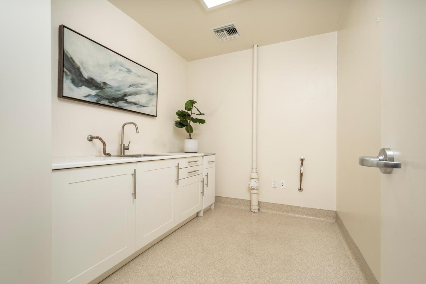 Detail Gallery Image 9 of 23 For 3248 Middlefield Rd, Menlo Park,  CA 94025 - – Beds | – Baths