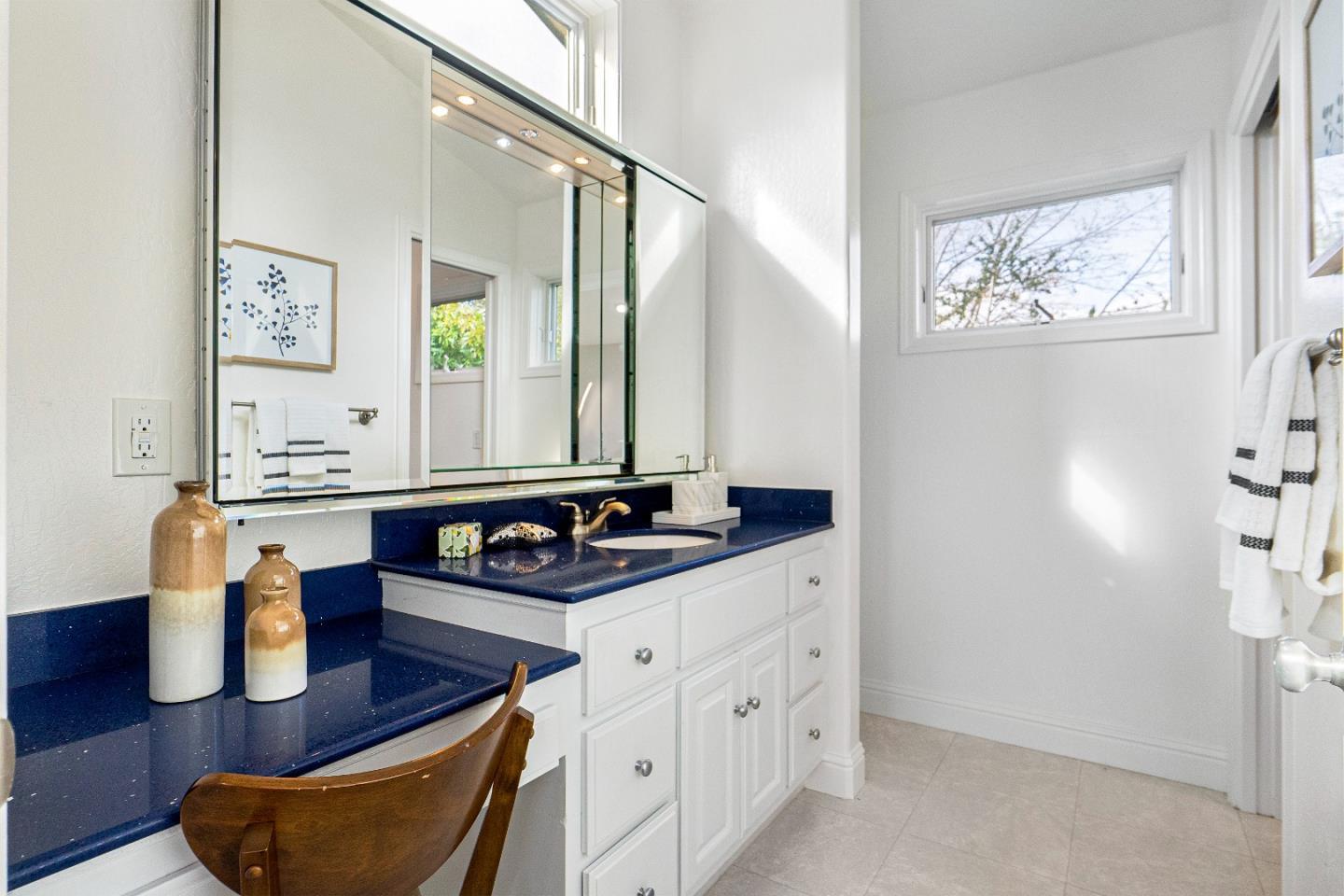Detail Gallery Image 22 of 31 For 1139 King St, Redwood City,  CA 94061 - 3 Beds | 2 Baths