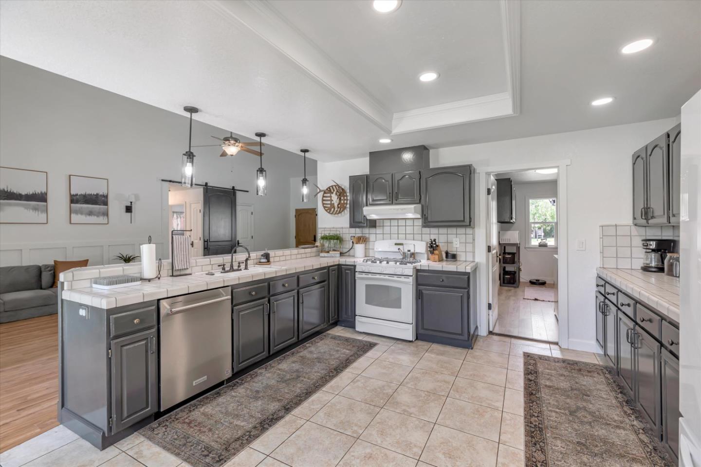 Detail Gallery Image 18 of 51 For 541 Lemos Ct, Hollister,  CA 95023 - 4 Beds | 2 Baths
