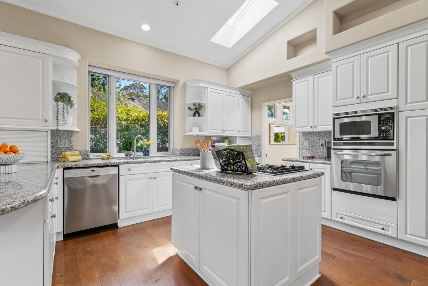 Detail Gallery Image 11 of 52 For 125 Bryce Ct, Aptos,  CA 95003 - 3 Beds | 2/1 Baths