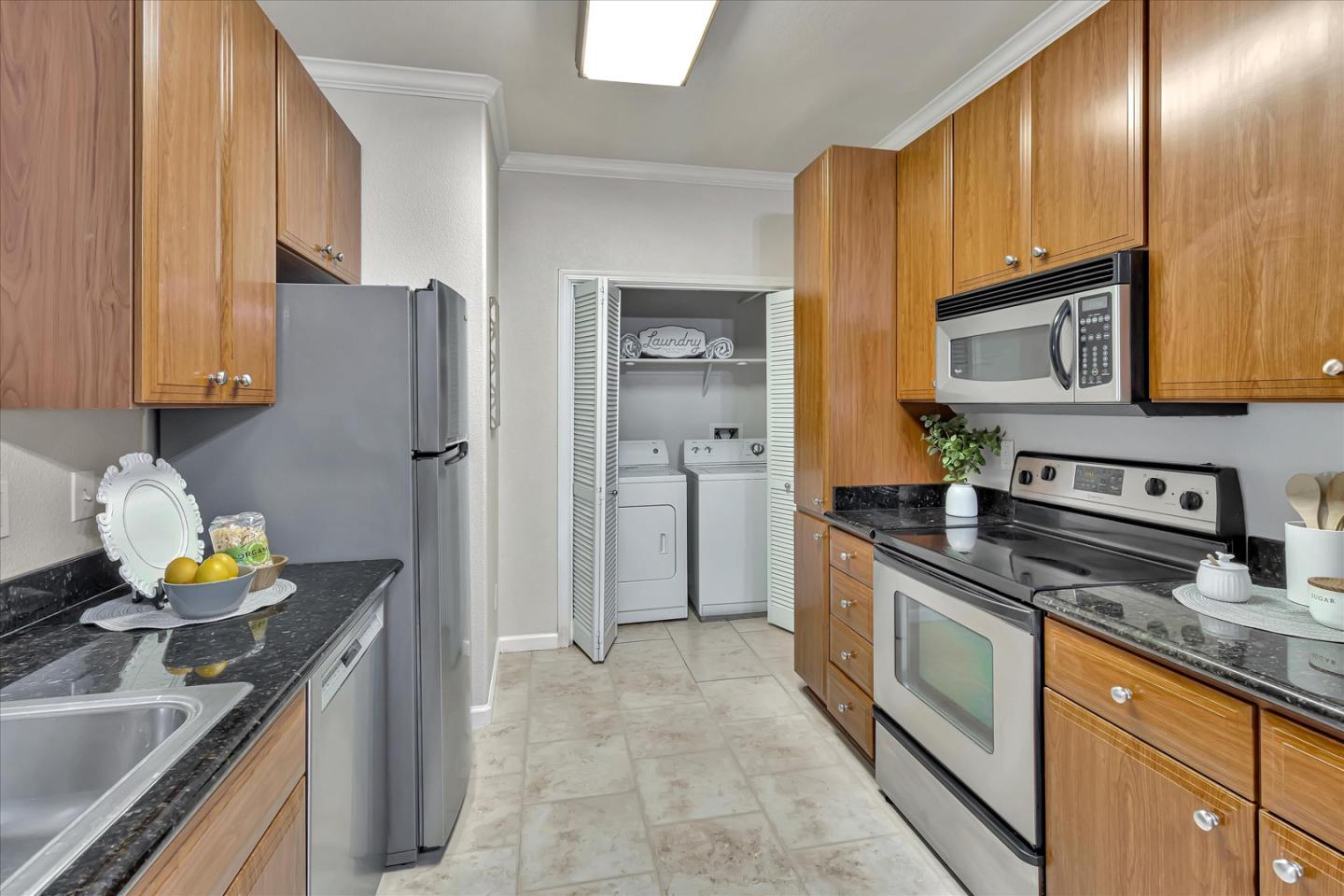 Detail Gallery Image 10 of 33 For 801 S Winchester Blvd #6102,  San Jose,  CA 95128 - 2 Beds | 2 Baths