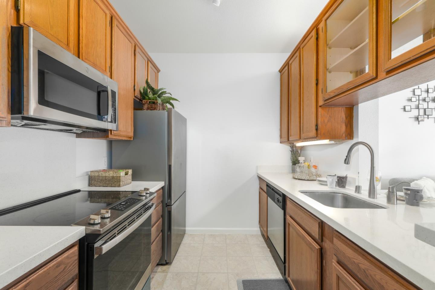 Detail Gallery Image 10 of 31 For 2029 Channing Way 3c,  Berkeley,  CA 94704 - 2 Beds | 1 Baths