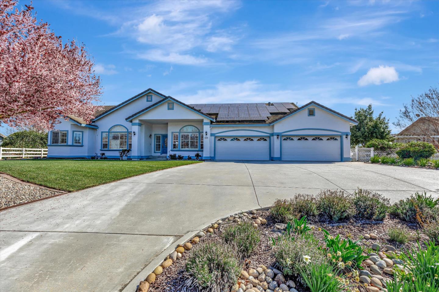 Photo of 6355 Dunnville Wy in Hollister, CA