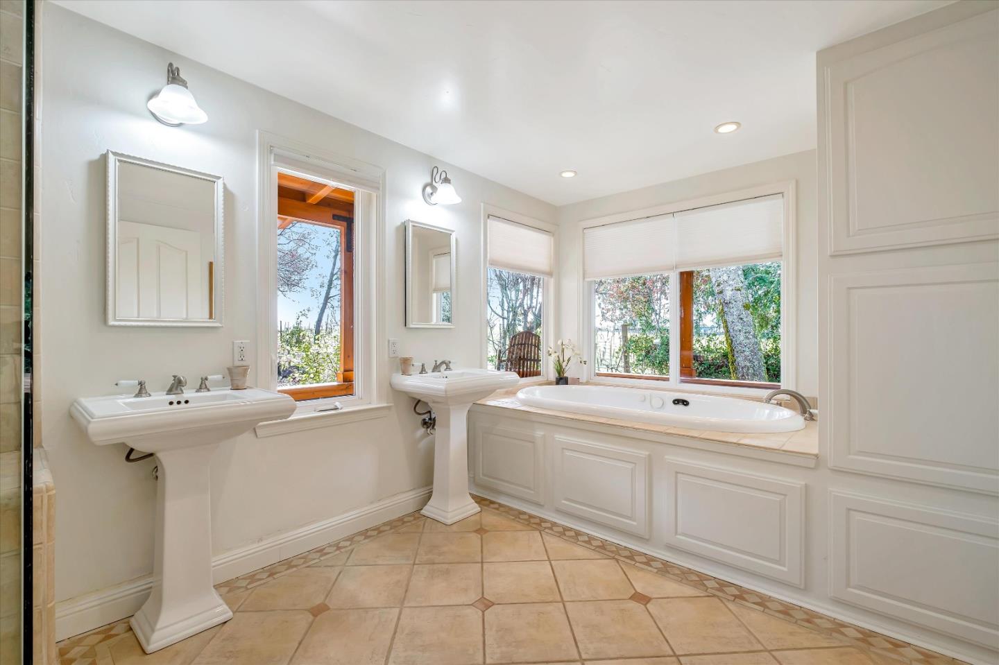 Detail Gallery Image 21 of 40 For 24995 Skyland Rd, Los Gatos,  CA 95033 - 4 Beds | 2/1 Baths