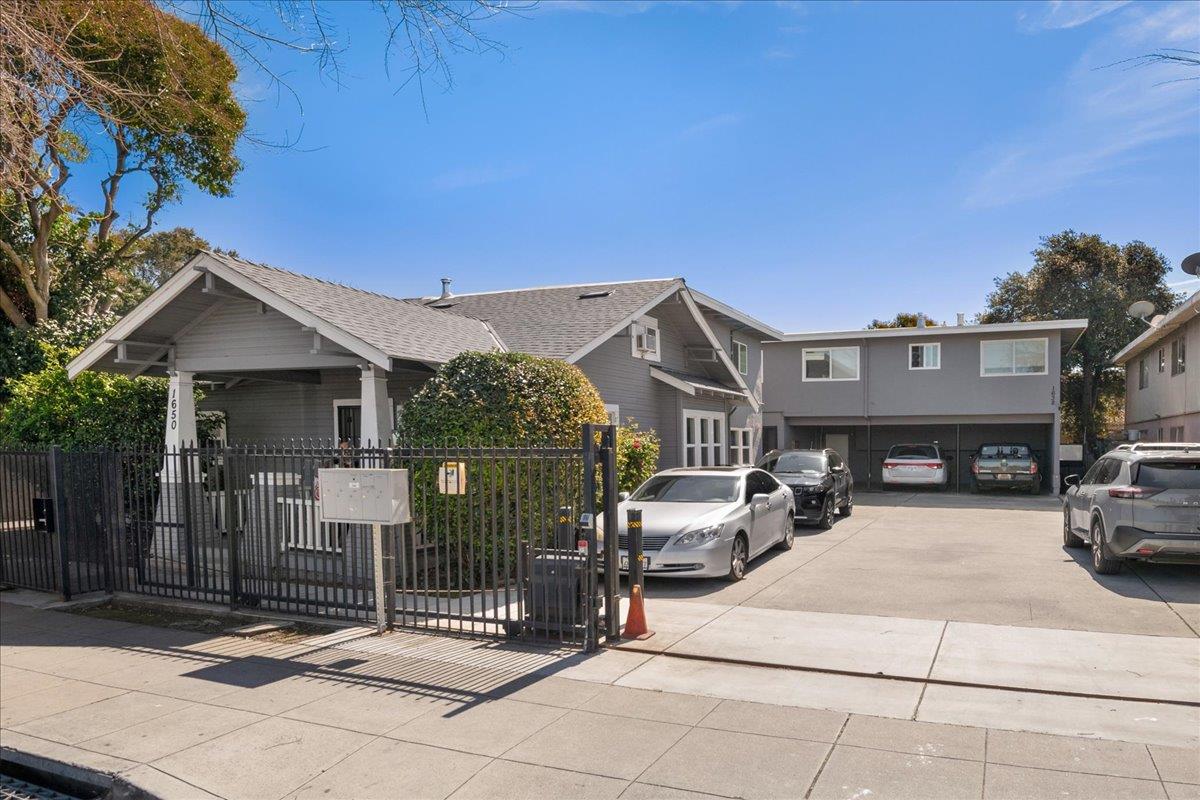 Photo of 1650 Bay Rd in East Palo Alto, CA