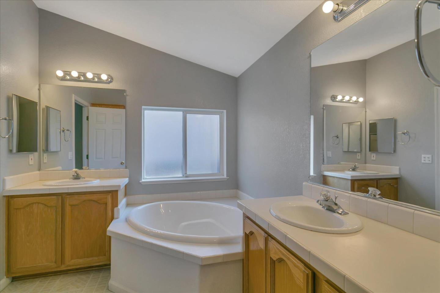 Detail Gallery Image 23 of 40 For 6130 Monterey Rd #142,  San Jose,  CA 95138 - 3 Beds | 2 Baths