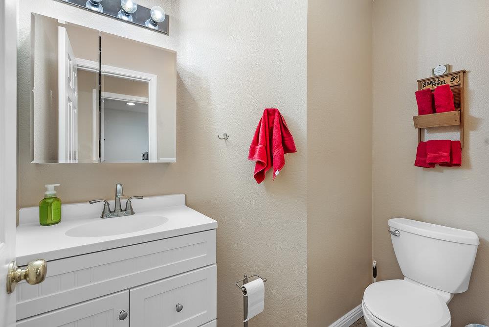 Detail Gallery Image 17 of 43 For 2551 Glenview Dr, Hollister,  CA 95023 - 5 Beds | 2/1 Baths