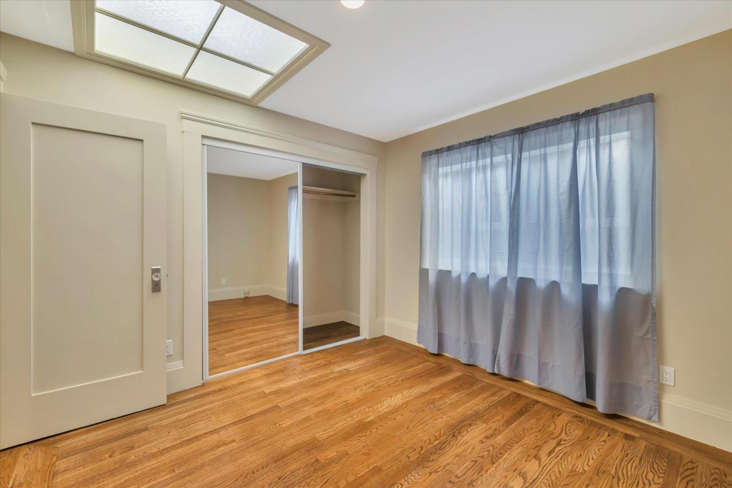 Detail Gallery Image 16 of 43 For 1213 Balboa Ave, Burlingame,  CA 94010 - 4 Beds | 2/1 Baths