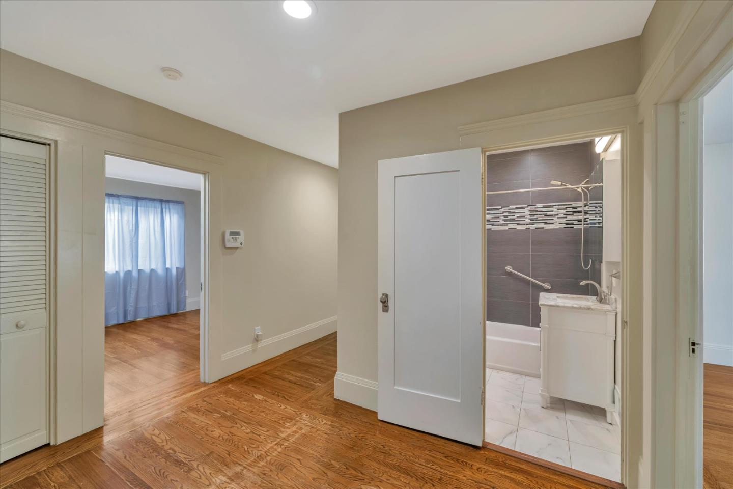 Detail Gallery Image 17 of 43 For 1213 Balboa Ave, Burlingame,  CA 94010 - 4 Beds | 2/1 Baths