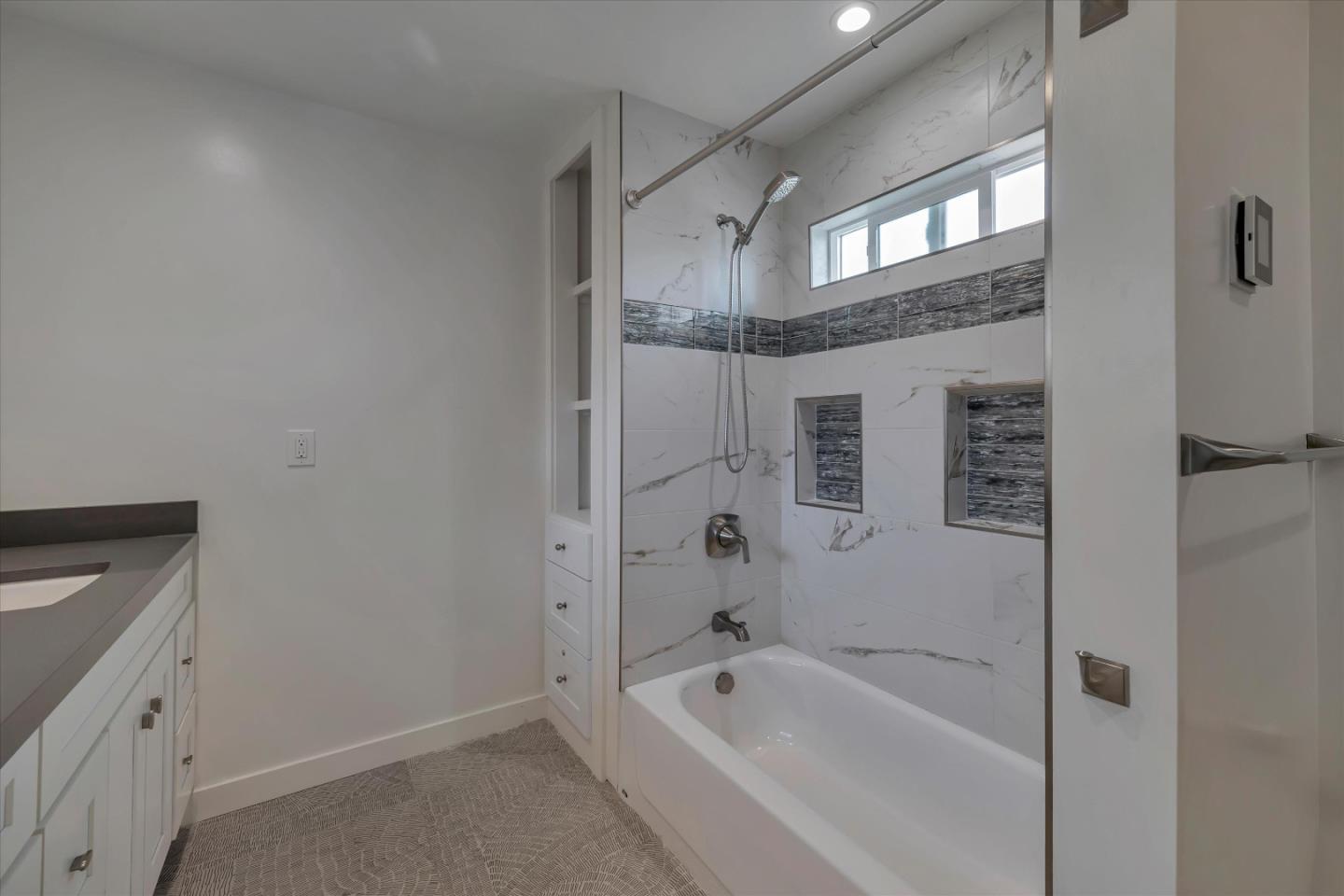 Detail Gallery Image 22 of 43 For 1213 Balboa Ave, Burlingame,  CA 94010 - 4 Beds | 2/1 Baths