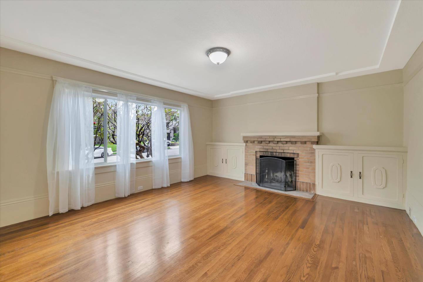 Detail Gallery Image 7 of 43 For 1213 Balboa Ave, Burlingame,  CA 94010 - 4 Beds | 2/1 Baths