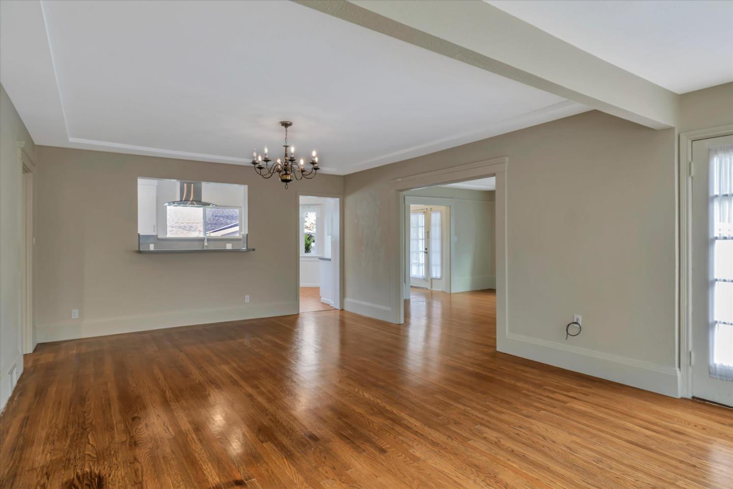 Detail Gallery Image 9 of 43 For 1213 Balboa Ave, Burlingame,  CA 94010 - 4 Beds | 2/1 Baths