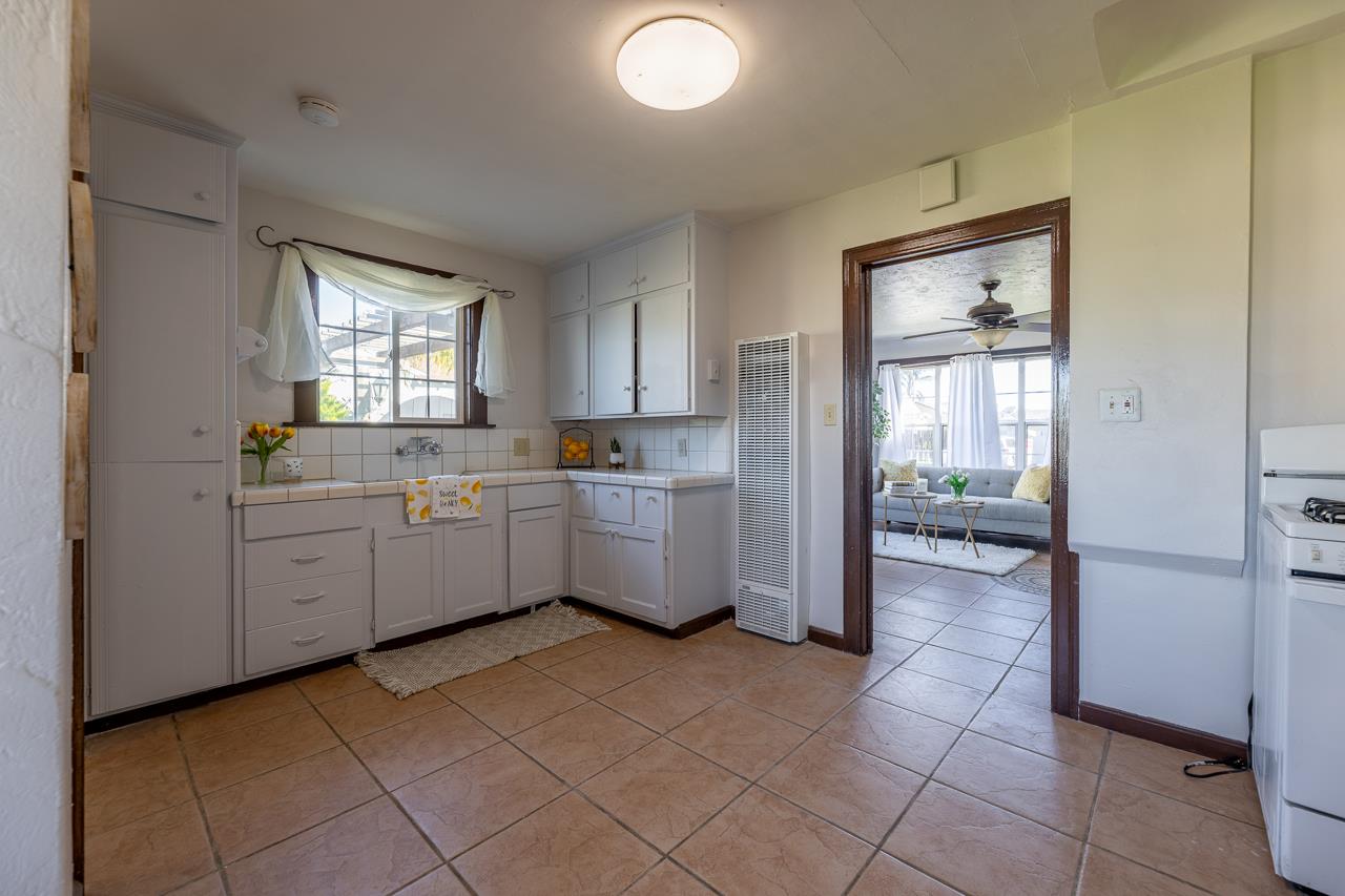 Detail Gallery Image 5 of 22 For 1015 Connely St, Salinas,  CA 93905 - 2 Beds | 1 Baths