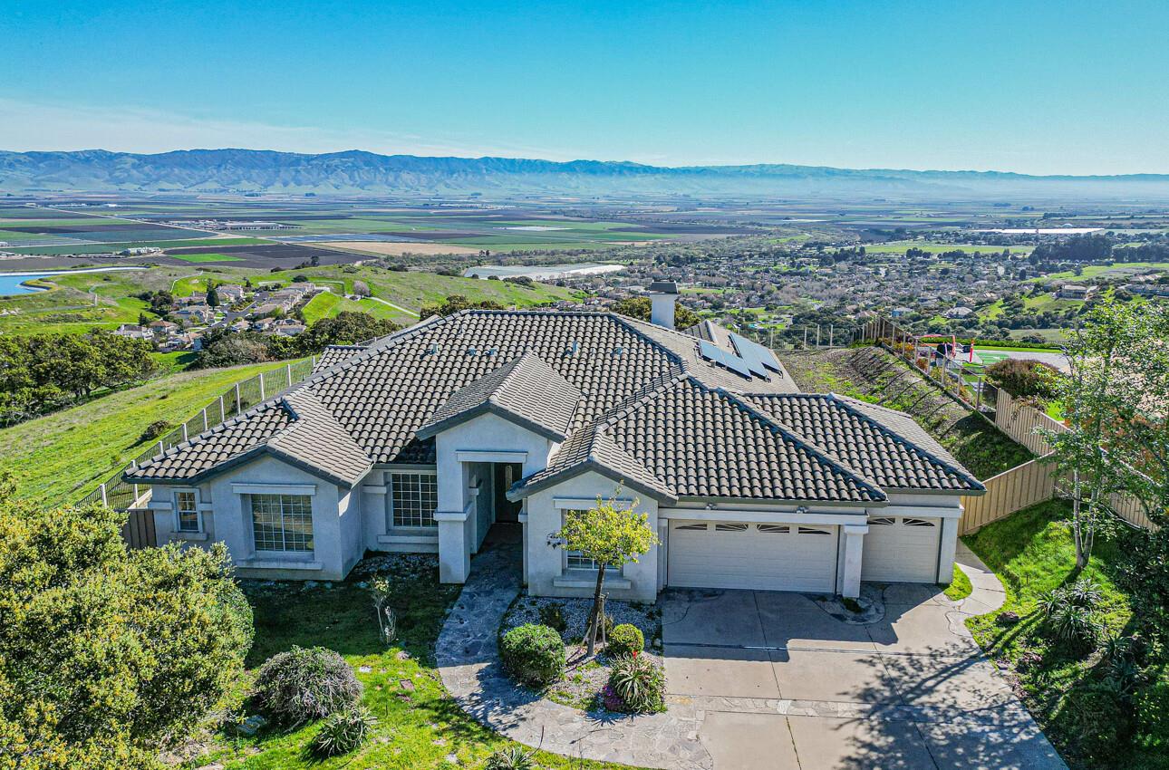 Photo of 19547 Cortina Ct in Salinas, CA