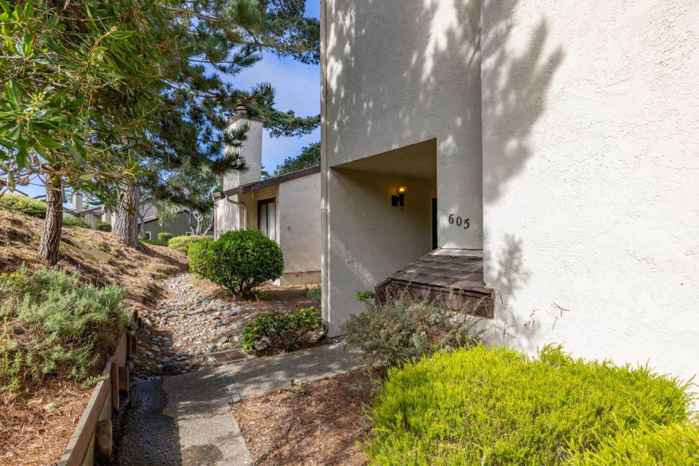 Detail Gallery Image 1 of 1 For 605 Acorn Ct, Pacific Grove,  CA 93950 - 3 Beds | 2/1 Baths