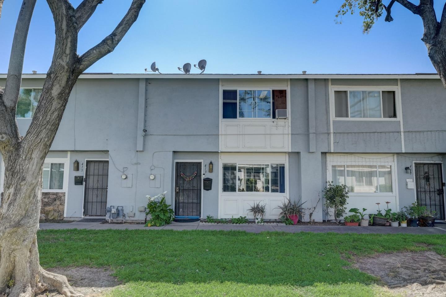 Detail Gallery Image 1 of 1 For 413 Aires Ln, San Jose,  CA 95111 - 3 Beds | 1/1 Baths