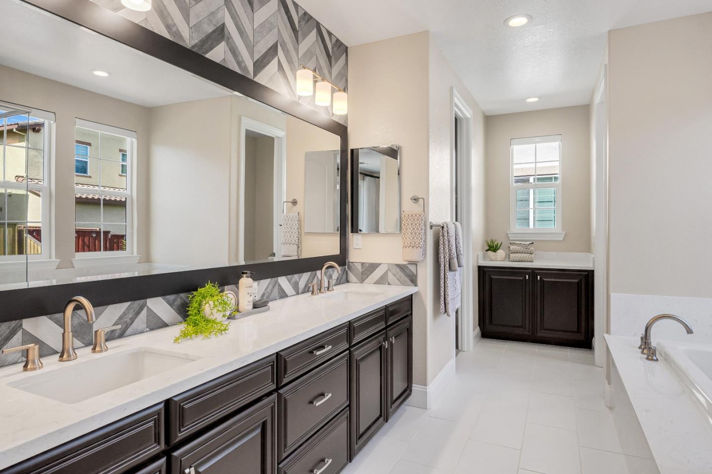 Detail Gallery Image 22 of 45 For 6 Harkness Cir, Hayward,  CA 94542 - 6 Beds | 4/1 Baths