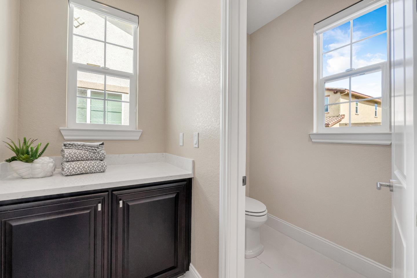 Detail Gallery Image 24 of 45 For 6 Harkness Cir, Hayward,  CA 94542 - 6 Beds | 4/1 Baths