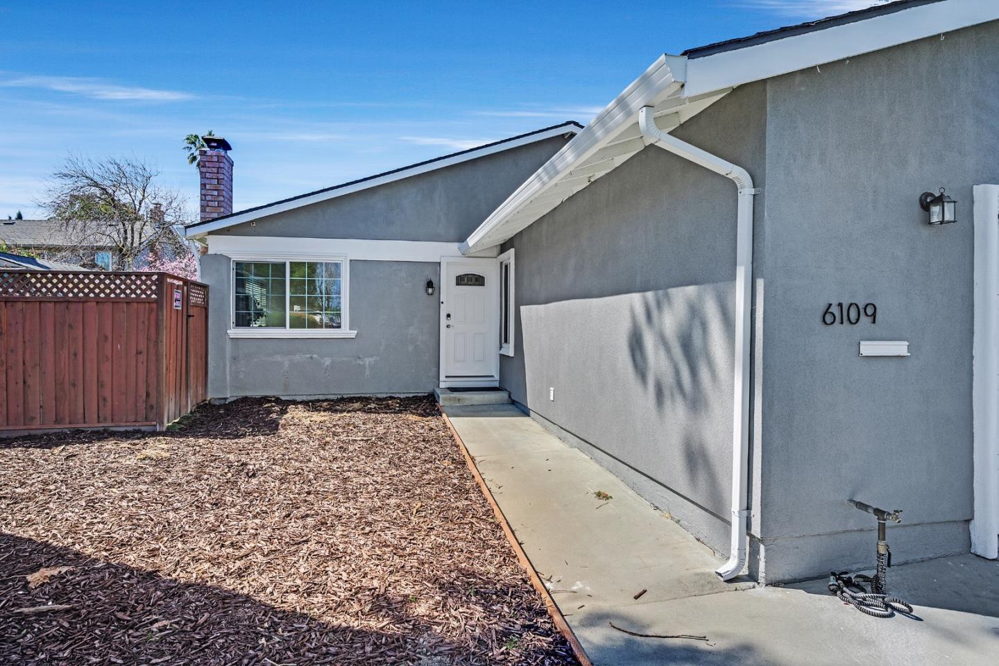Detail Gallery Image 3 of 35 For 6109 Snowberry Ct, San Jose,  CA 95123 - 3 Beds | 2 Baths